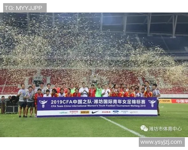 璀璨女足明星海报墙贴展现运动魅力与青春活力的完美结合